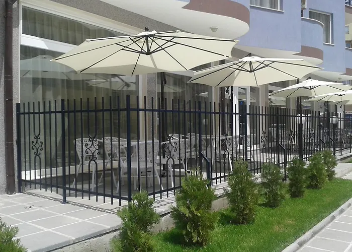 Sunny Beauty Palace Хотел 4*